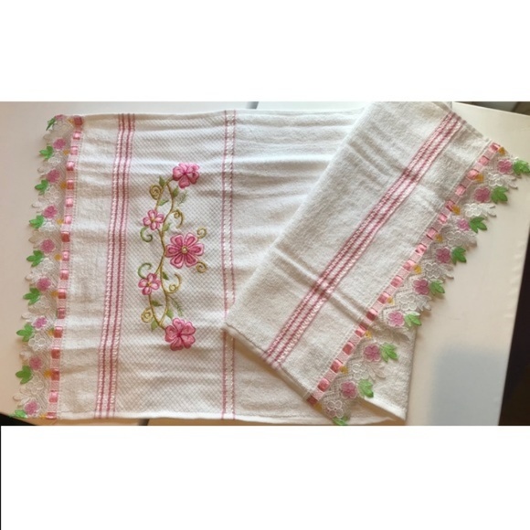 (2) Beautiful Embroidered Hand Towel PINK - Picture 1 of 4
